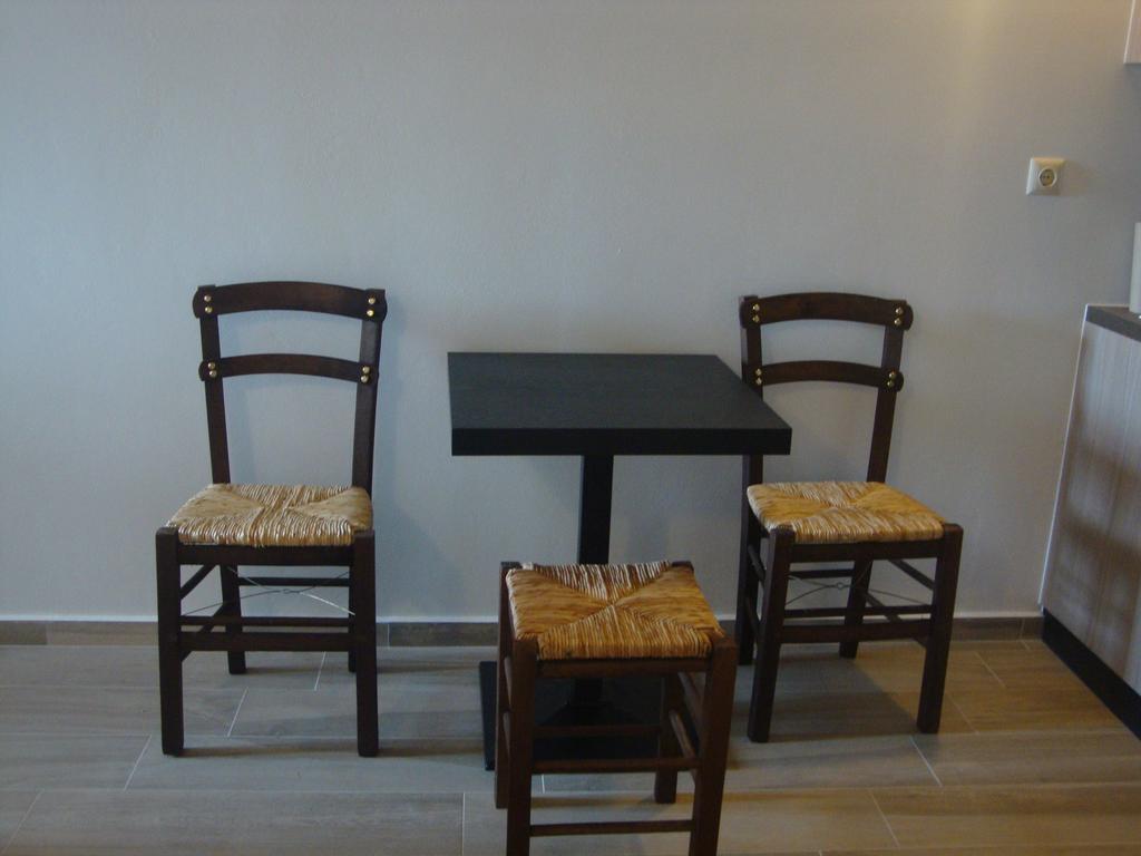 Koukouri Suites Areópoli Chambre photo